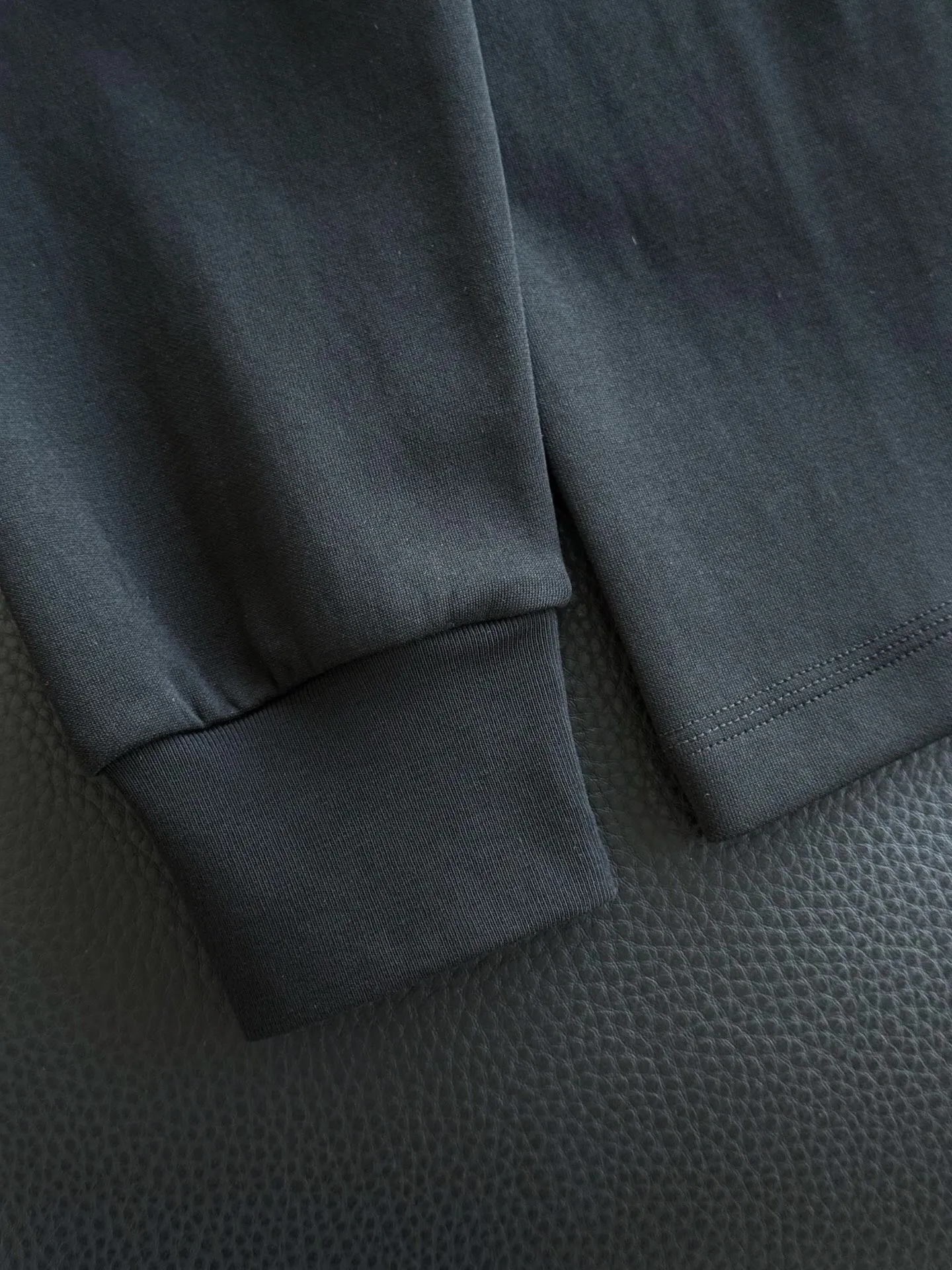 P436 Chrome Hearte CH SS new cross horseshoe Chrome Heart Sanskrit three-dimensional patch show craftsmanship. Double-sided cotton double yarn jersey fabric, custom dyed in the same vat with special bold 32-count double-ply 1X1 thread. .Light luxury, a must-have item for daily commuting for men and women.  Color: Black White Size: M~3x Style No.: 3590